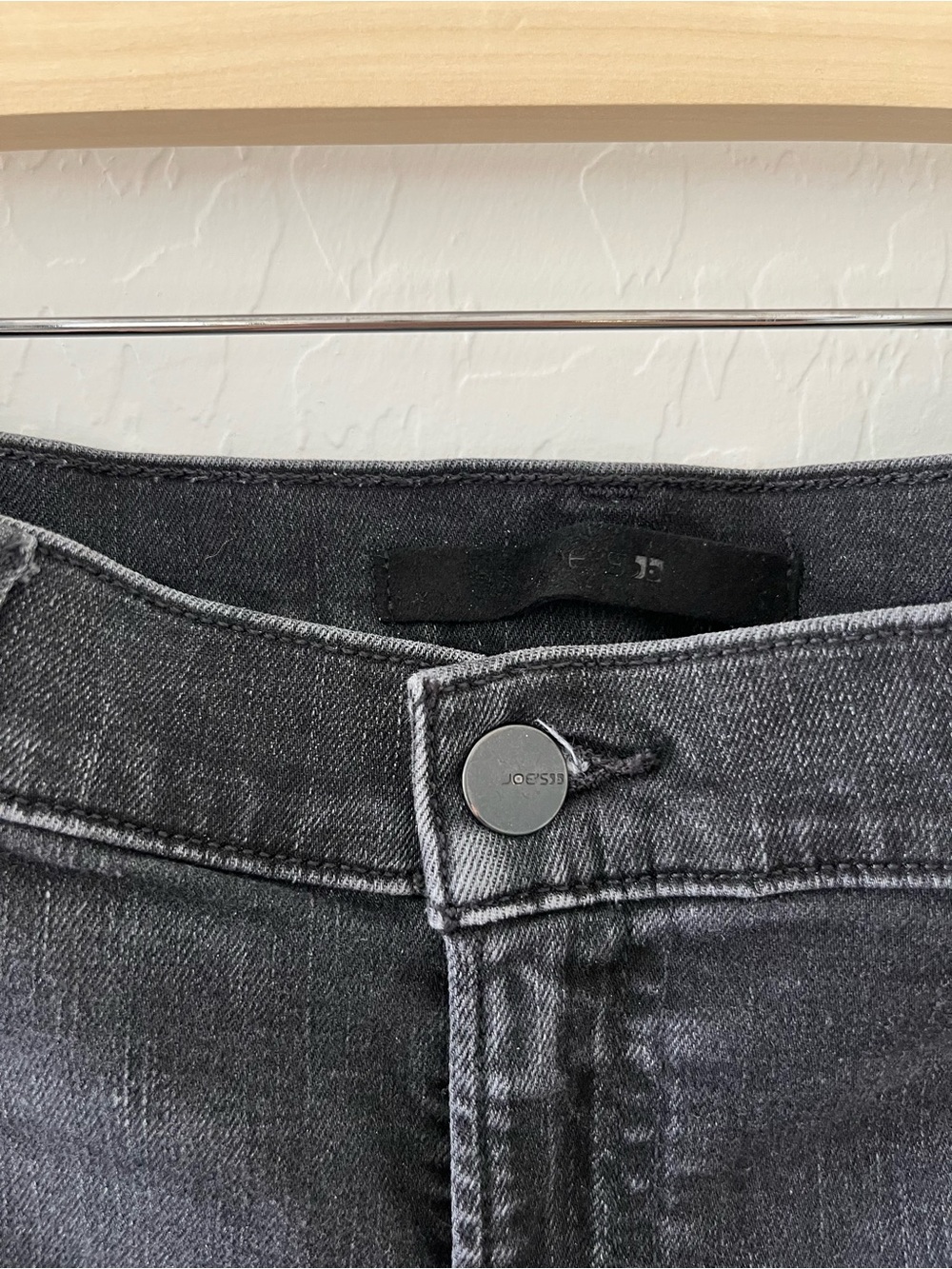 Joe’s Maternity Jeans | The Icon | Midrise Cropped Bootcut | Black Size 30 - Picture 6 of 10